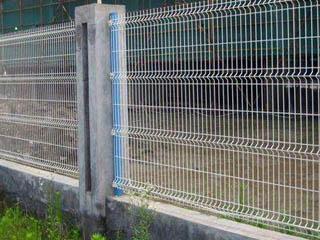 三角折彎護(hù)欄網(wǎng)