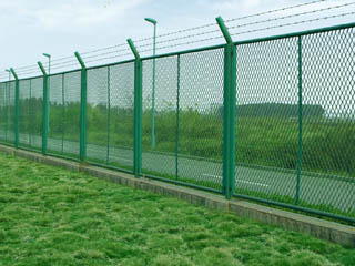 鋼板網(wǎng)護欄網(wǎng)  